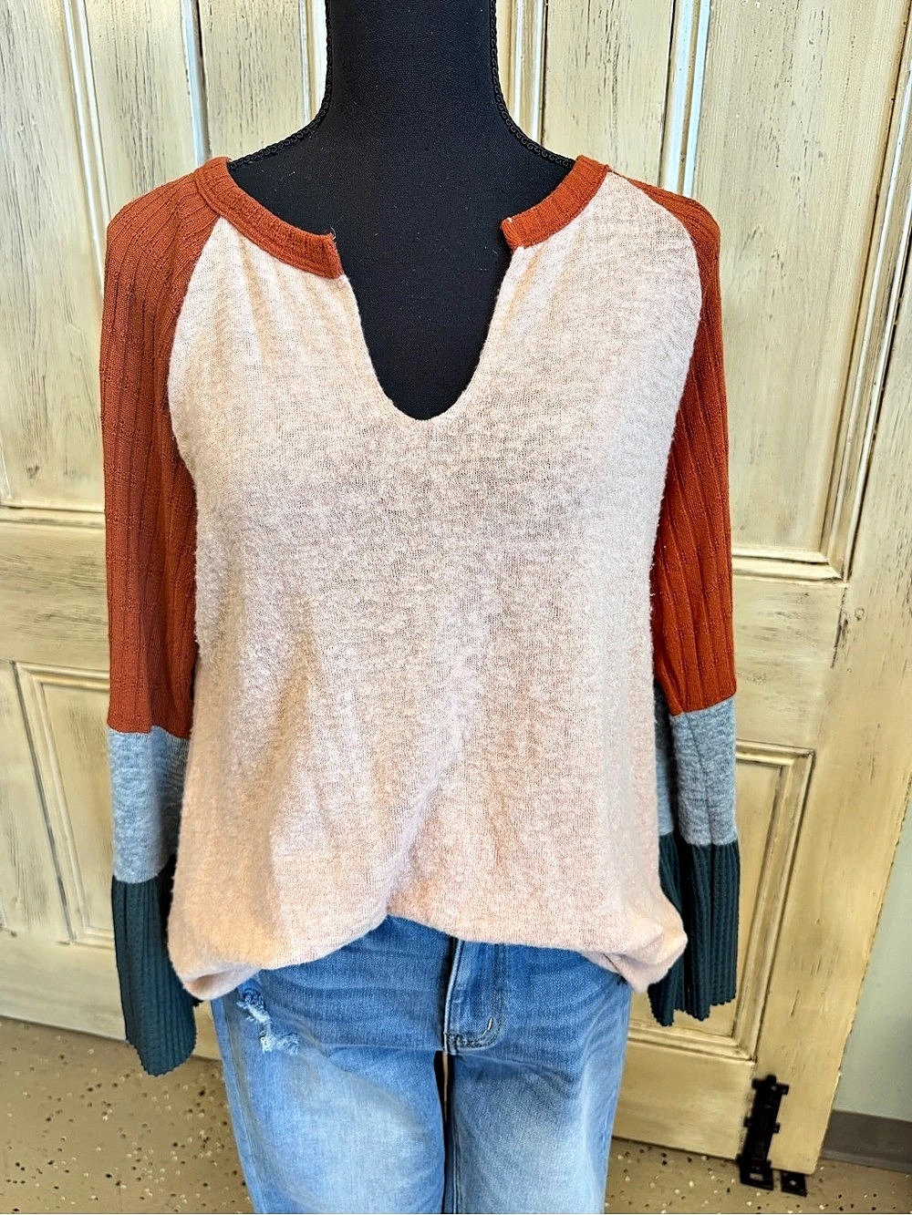 Ces Femme Color Block V-Neck Sweater Size Small EUC